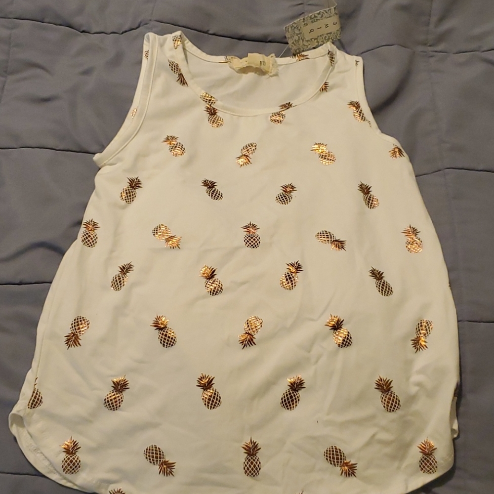 NWT - btween Pineapple Tank 🍍